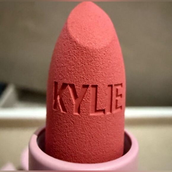 Kylie Jenner Matte Lipstick - Picture 2 of 3